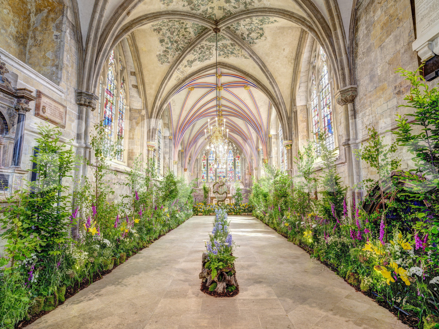 The wallpaper features a subtle, calming pattern.