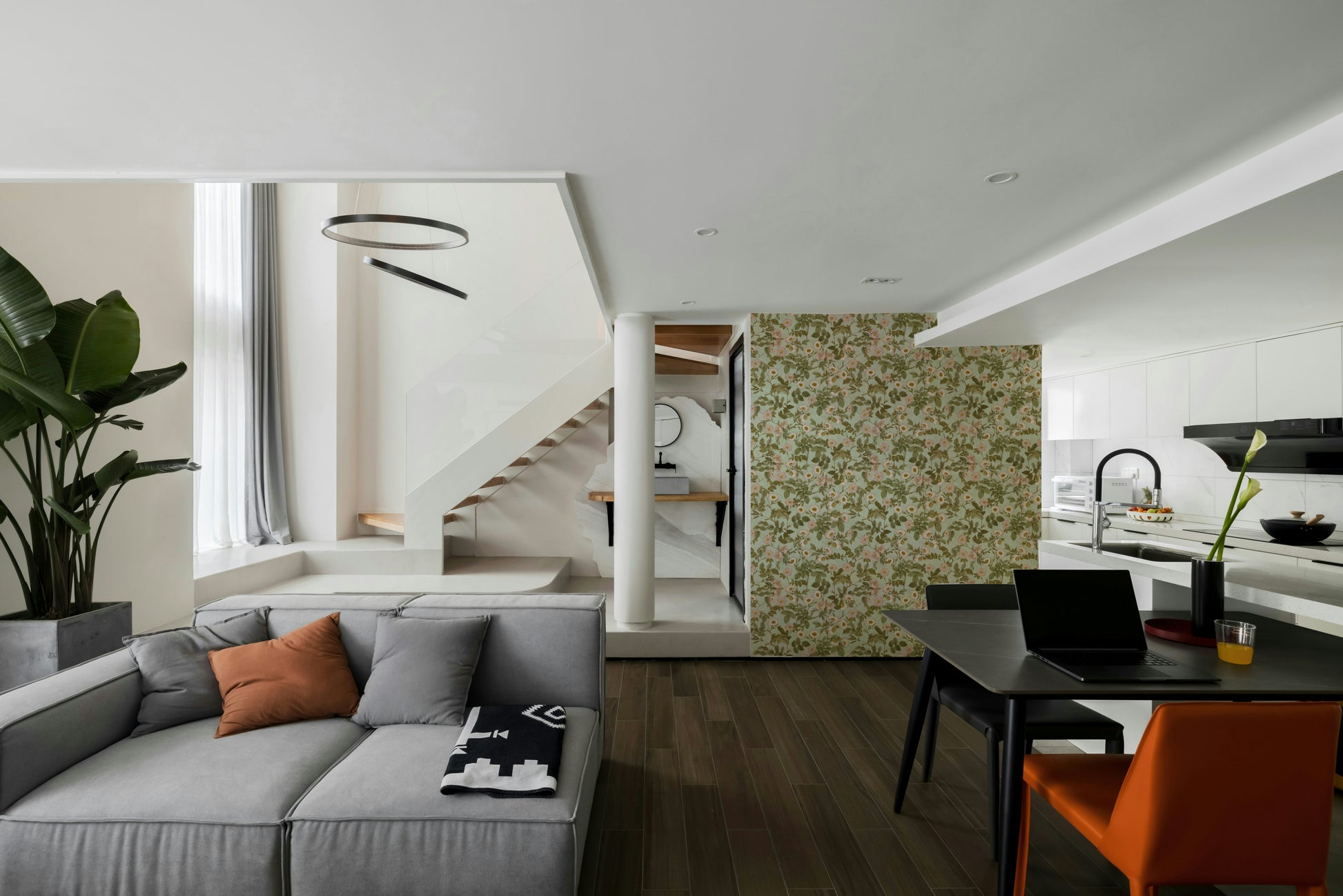 Wall mural with soft pink and peach roses

