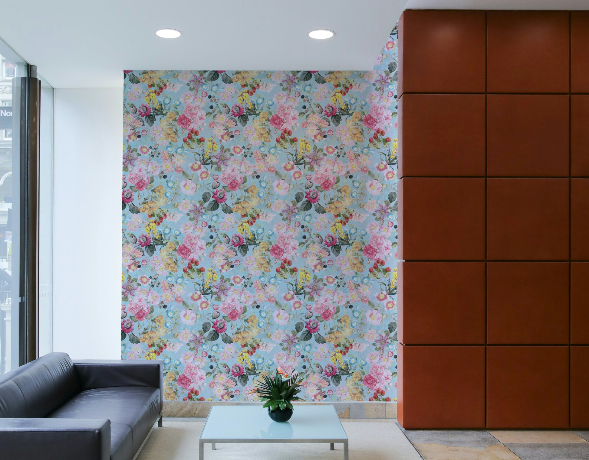 Floral wallpaper with soft rose patterns

