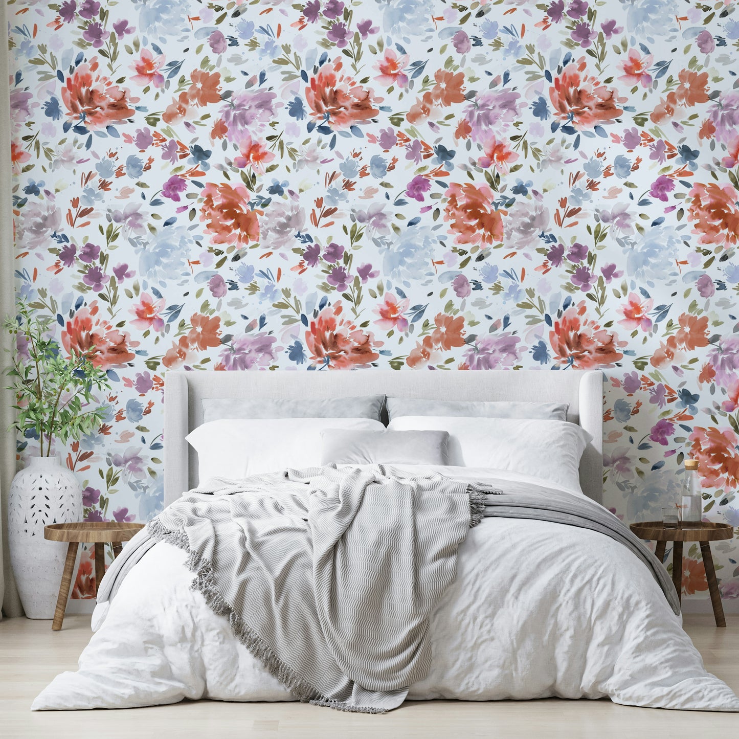 Sophisticated wallpaper with blue and red roses on a white backdrop.

