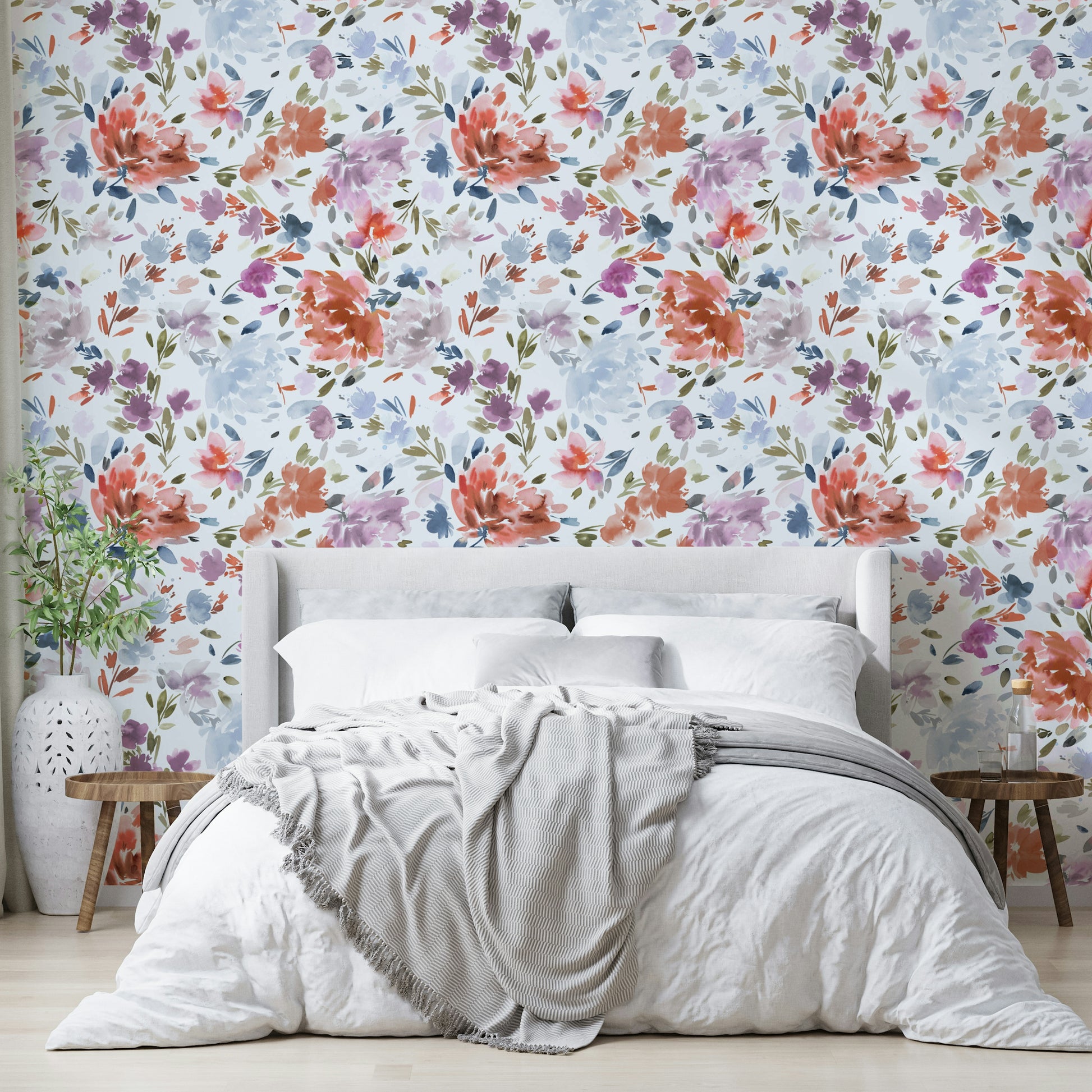 Sophisticated wallpaper with blue and red roses on a white backdrop.

