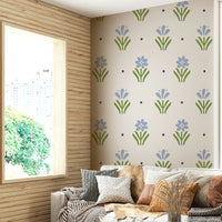 Elegant floral wallpaper in soft blue tones for timeless rooms.

