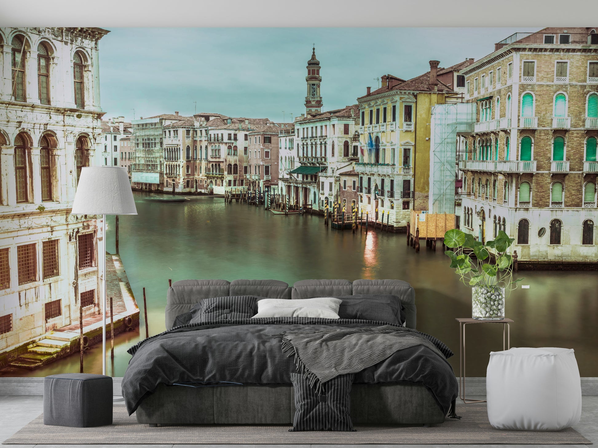 Beautiful Grand Canal wallpaper for creating an elegant space.

