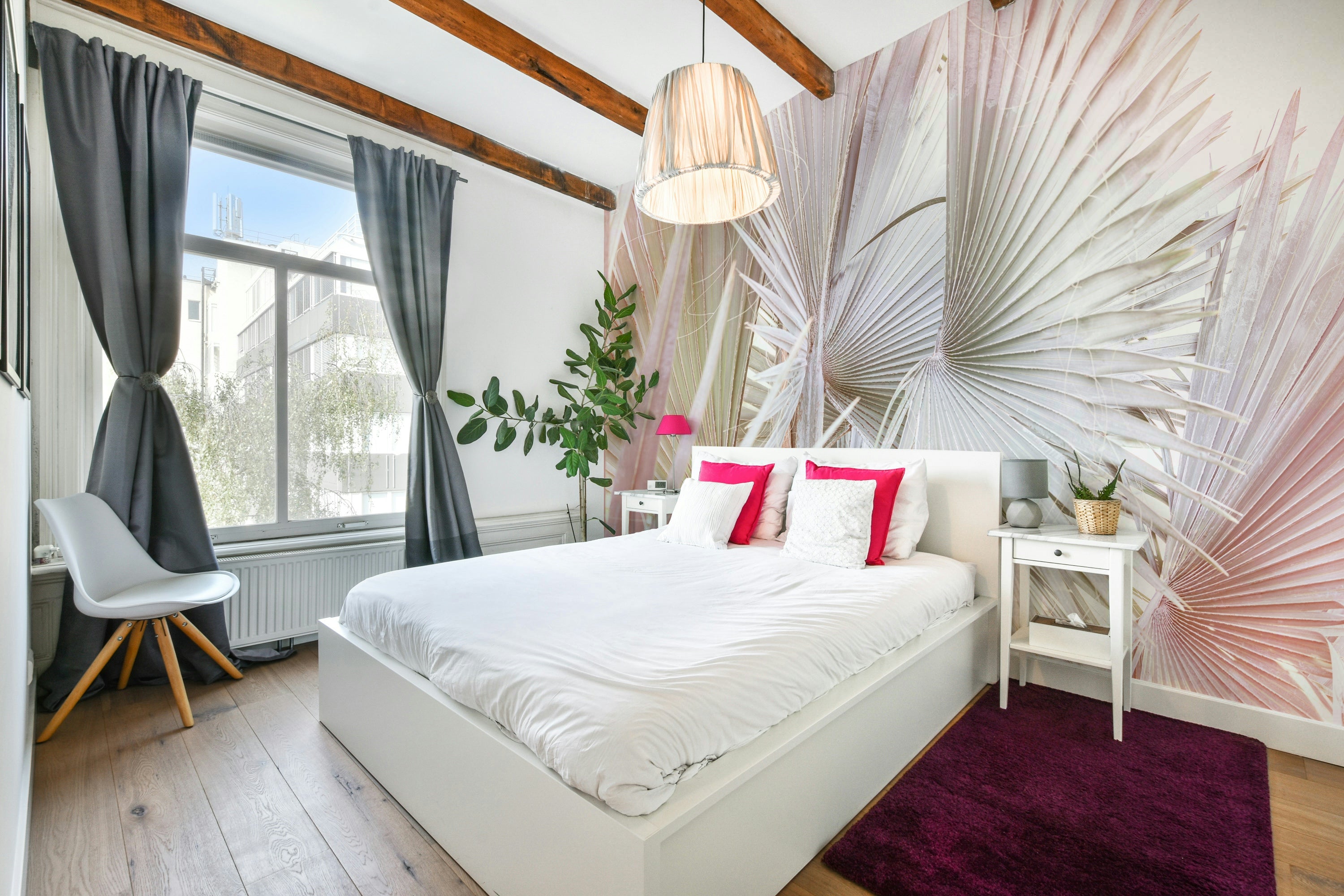 Silver-toned fan palm leaves wall design

