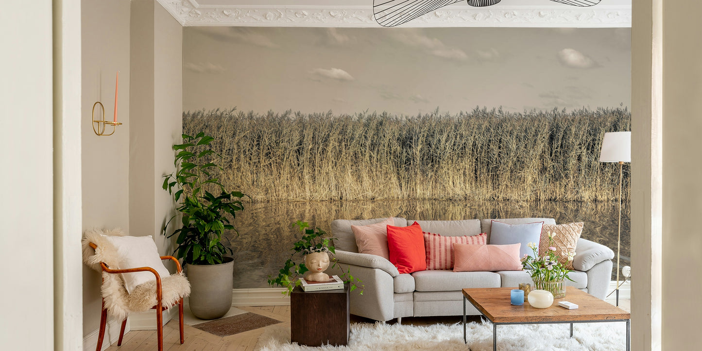 Close-up of the grass and water details.

