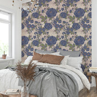 Wallpaper with a timeless floral design.

