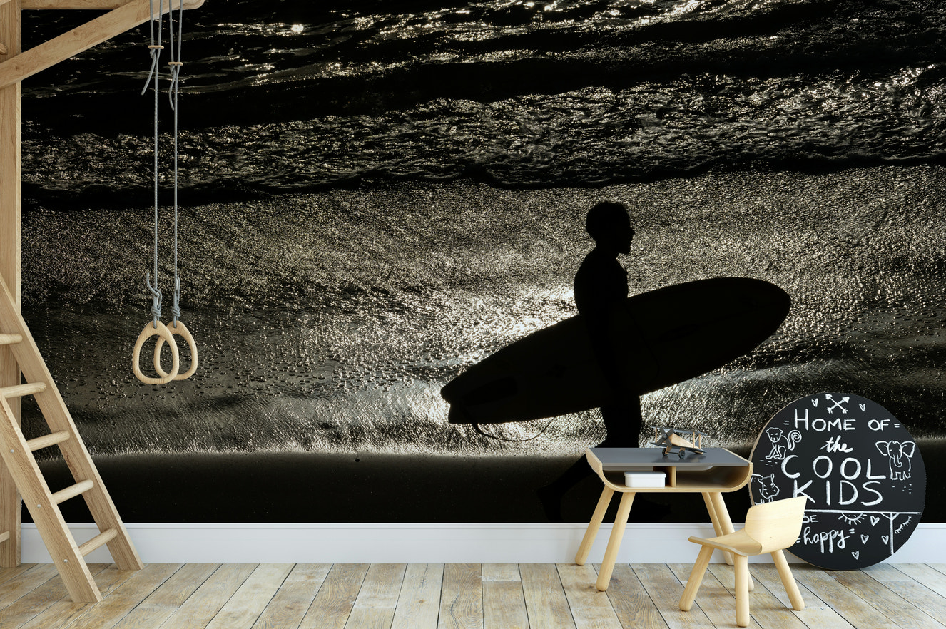 A beautiful rocky coastline with crashing waves.

