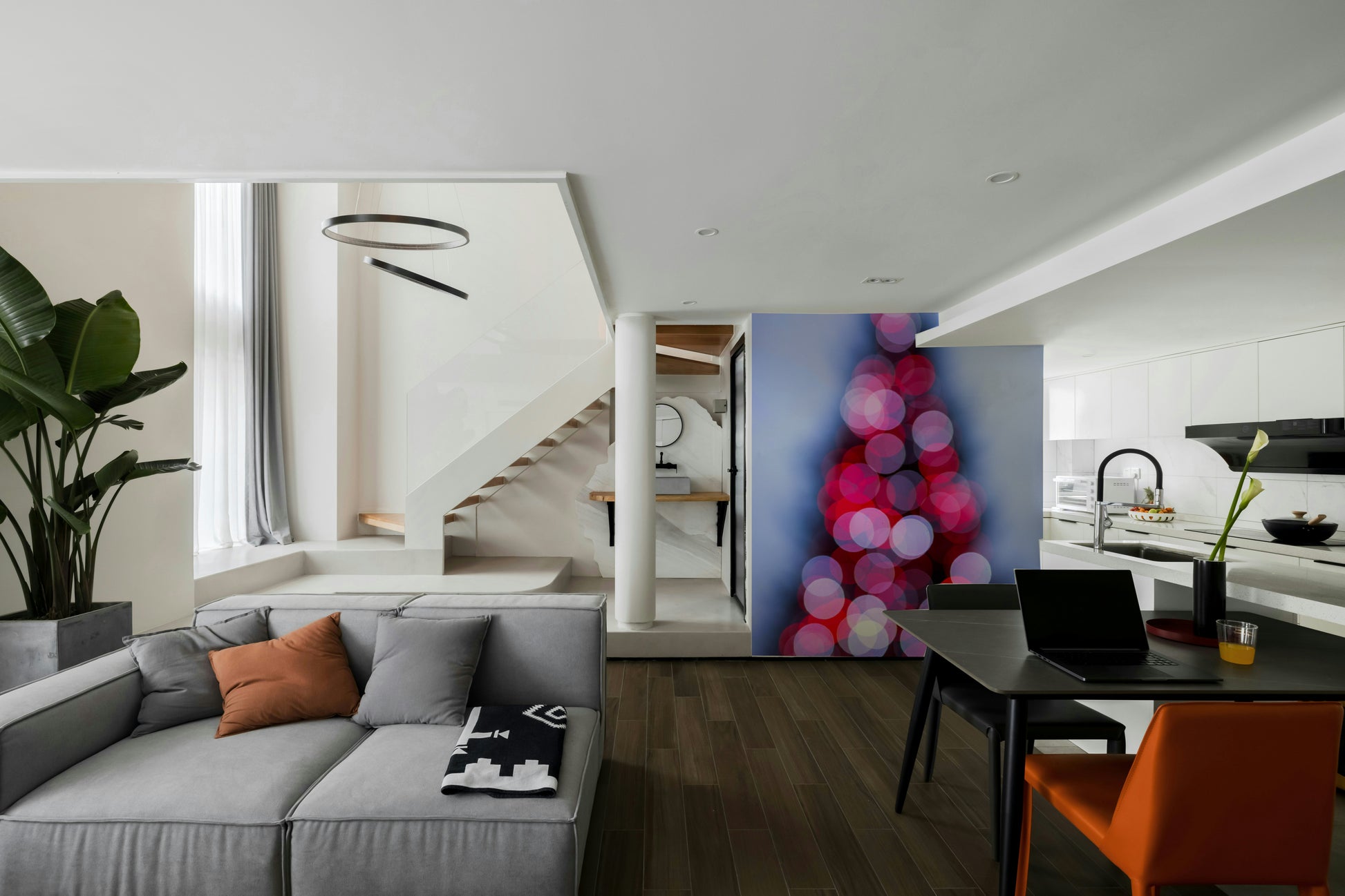 A detail shot of the elegant architecture and lights.

