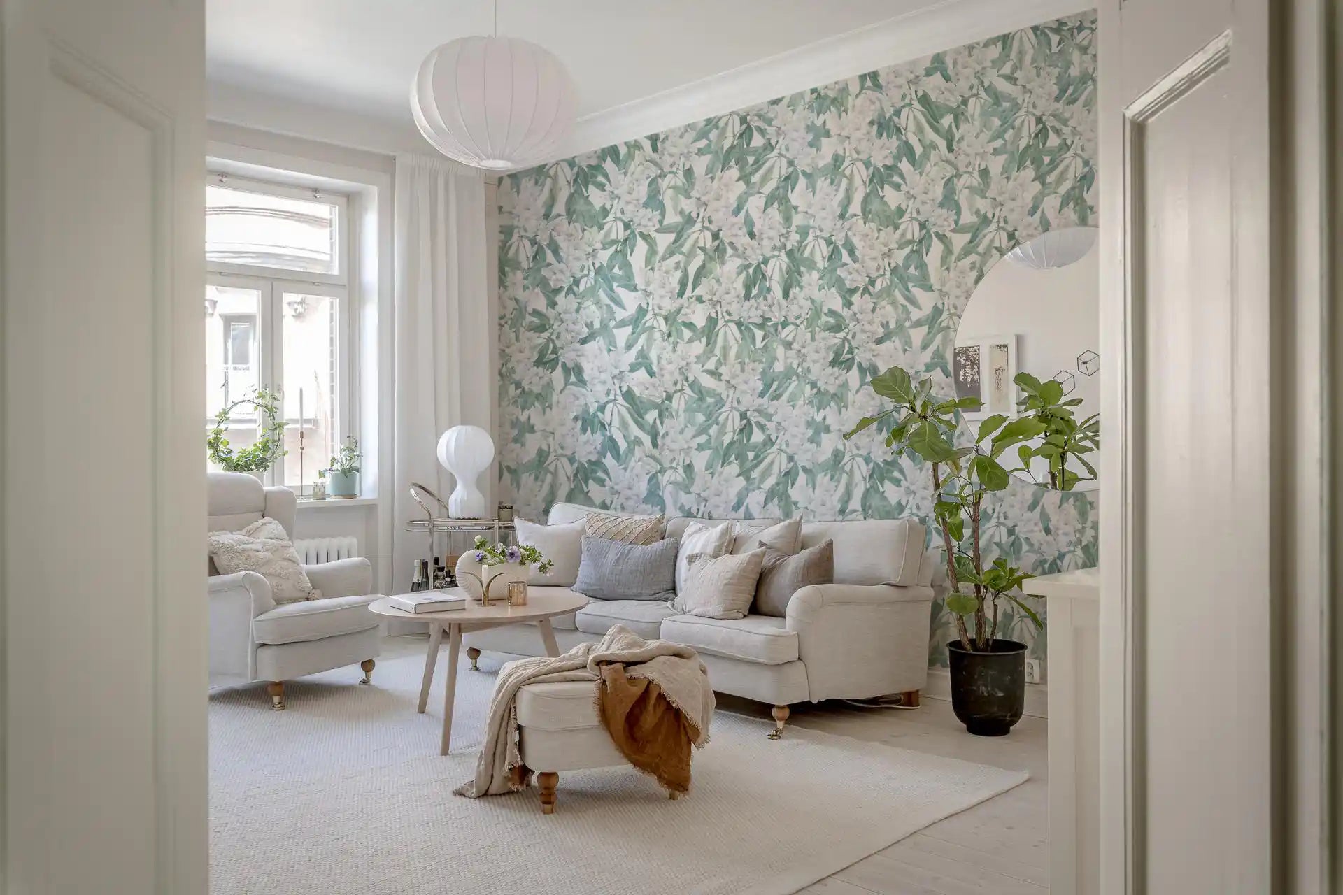 Minimalist Garden Leaf Trail Wallpaper⁠