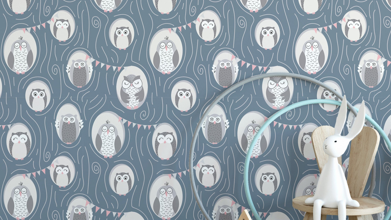 Whimsical owl wallpaper with soft hues

