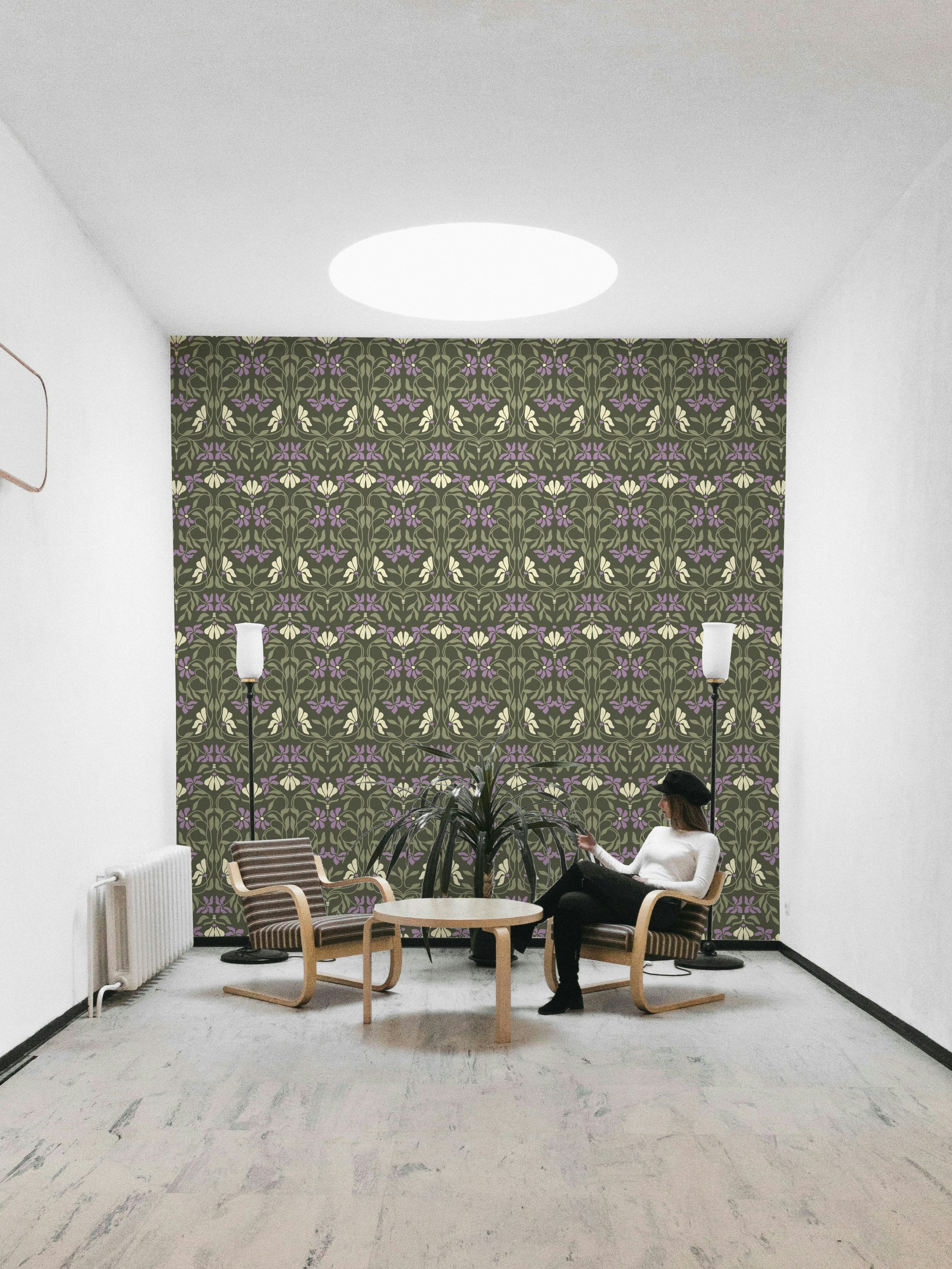 Whimsical wallpaper with Nouveau floral details


