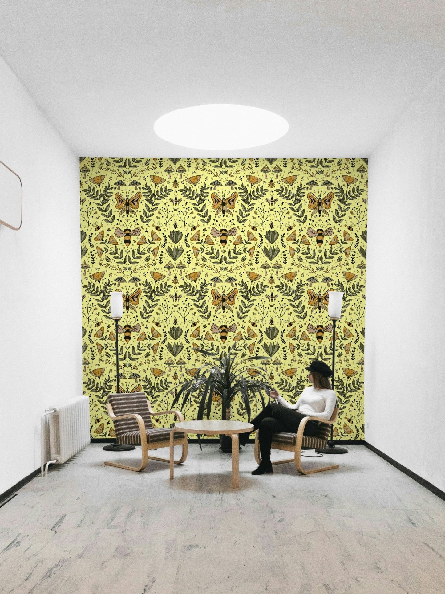 Floral and insect wallpaper with a mix of colors.

