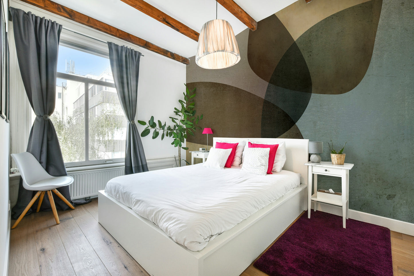 A close-up of the delicate flowers and smooth background.

