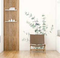 Elegant leaf wallpaper in beige and white tones

