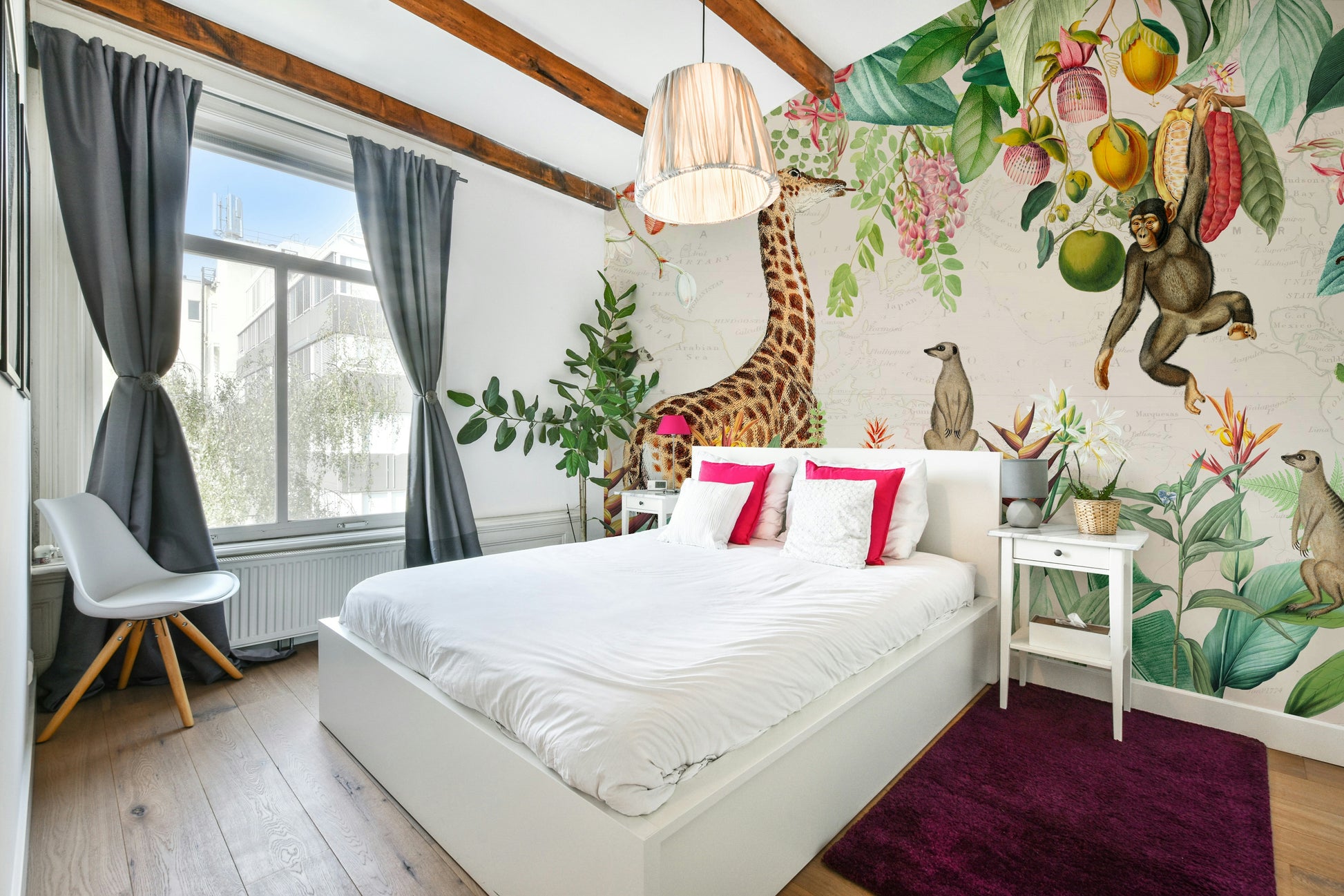 Wildlife wallpaper with elephants and giraffes

