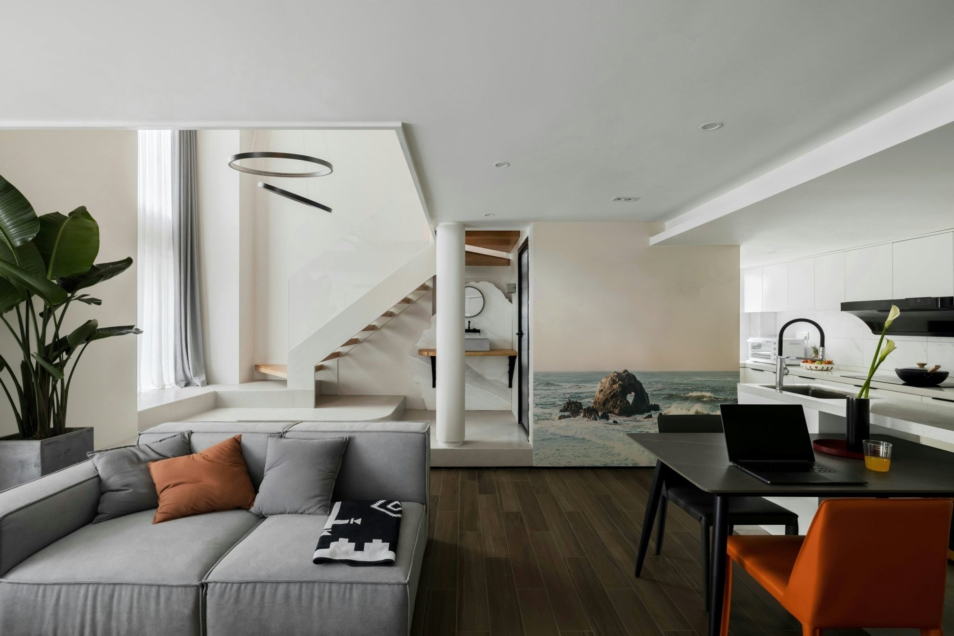 Soft coastal design with ocean waves in the Coastal Heart mural.

