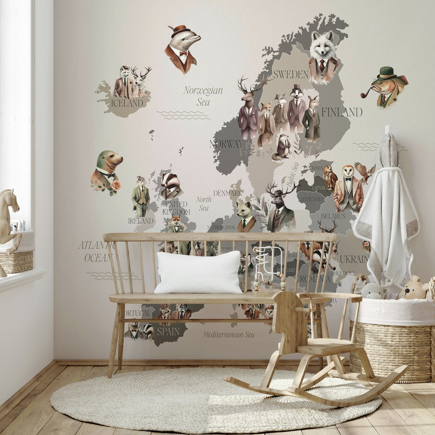 Elegant animals in Europe map wallpaper

