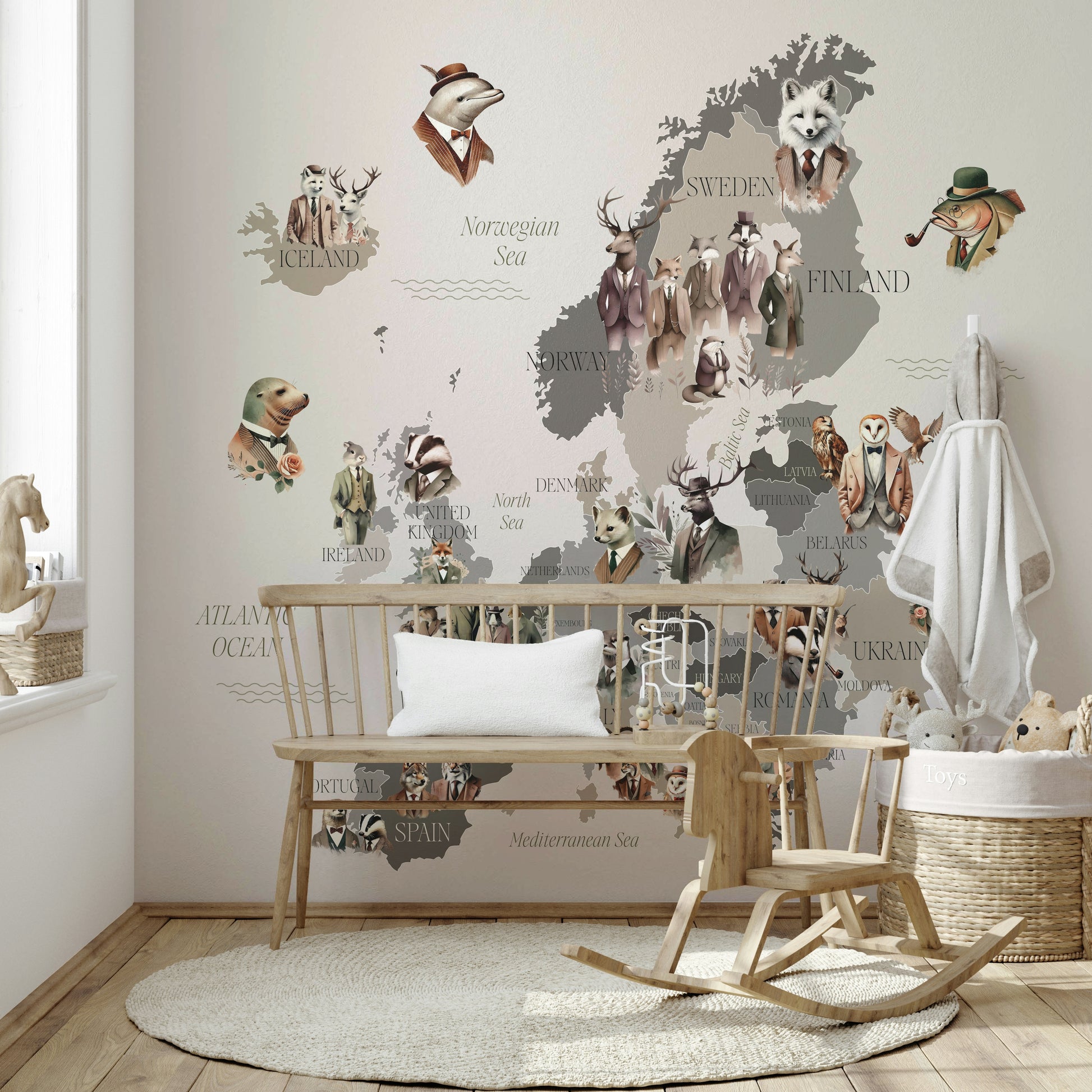 Elegant animals in Europe map wallpaper

