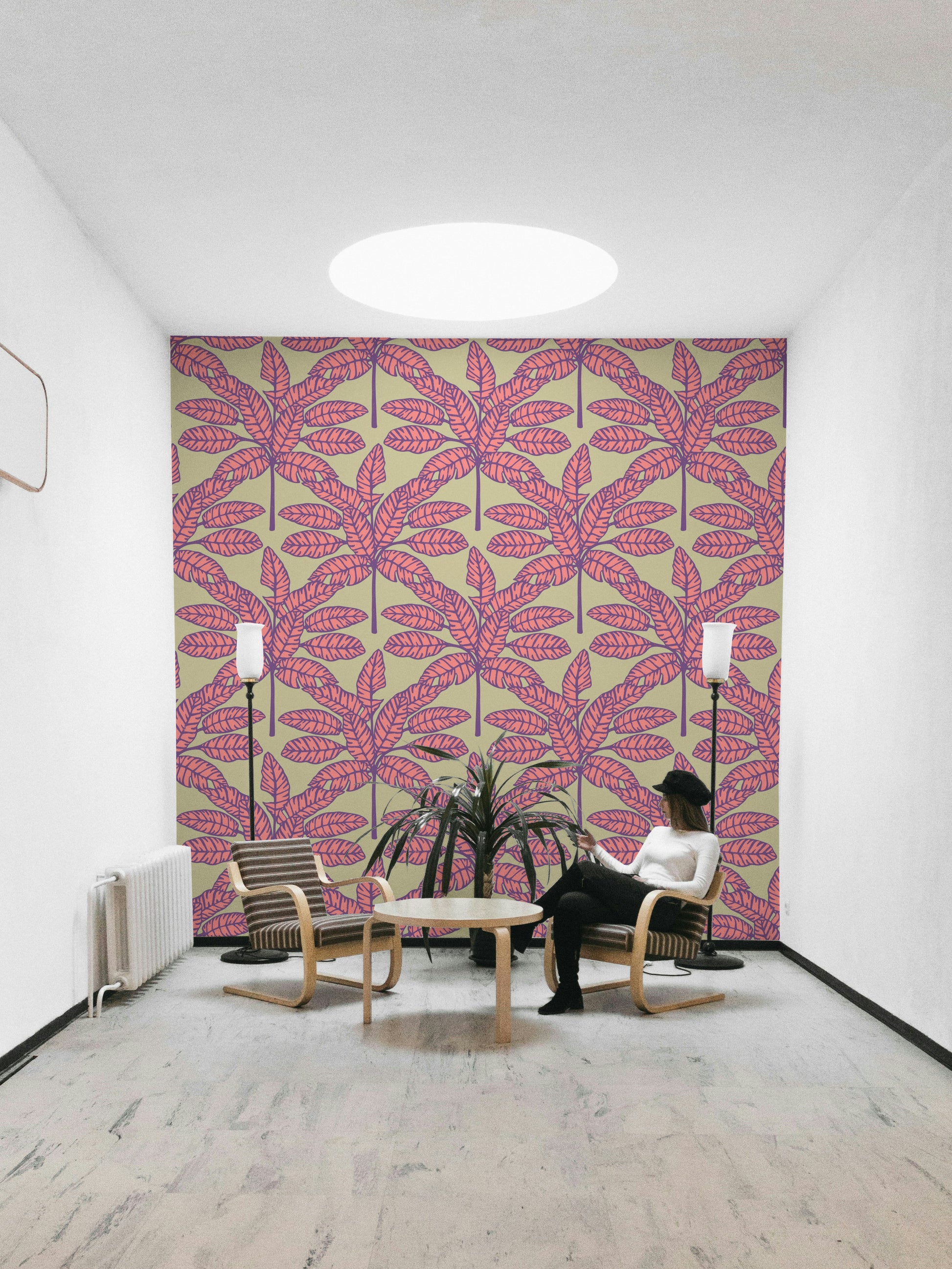 Vibrant tropical leaves design on soft cream wallpaper with a retro vibe.

