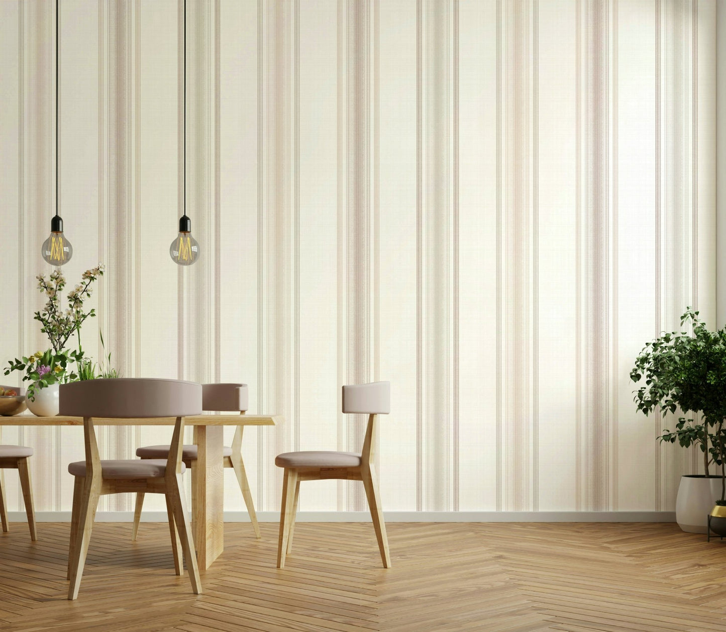 Warm tones in elegant wallpaper

