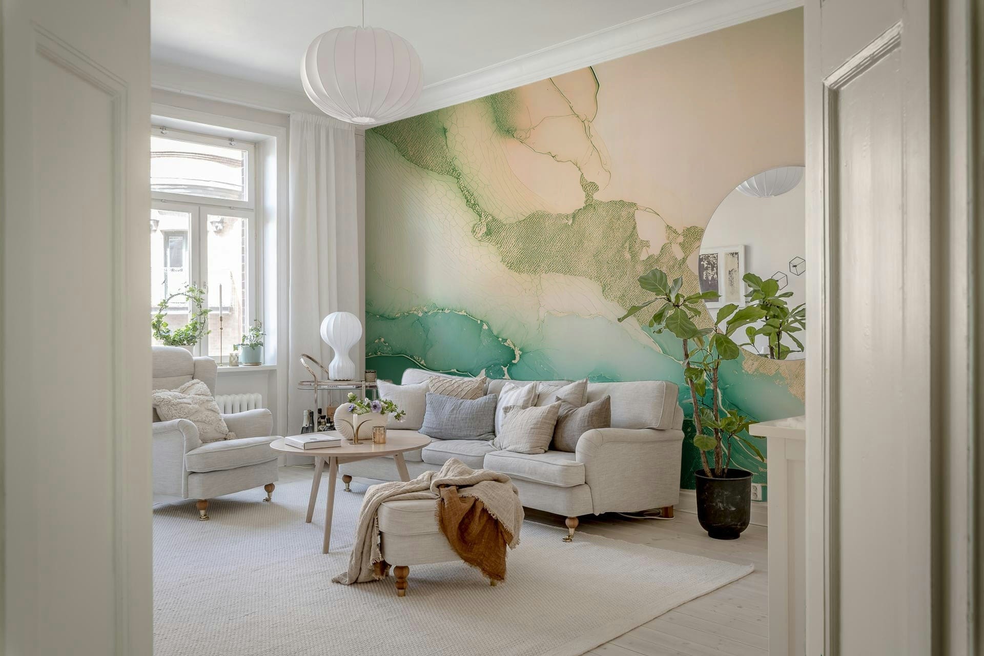 Elegant marble-effect mural featuring green and white layers for a timeless, opulent appearance.