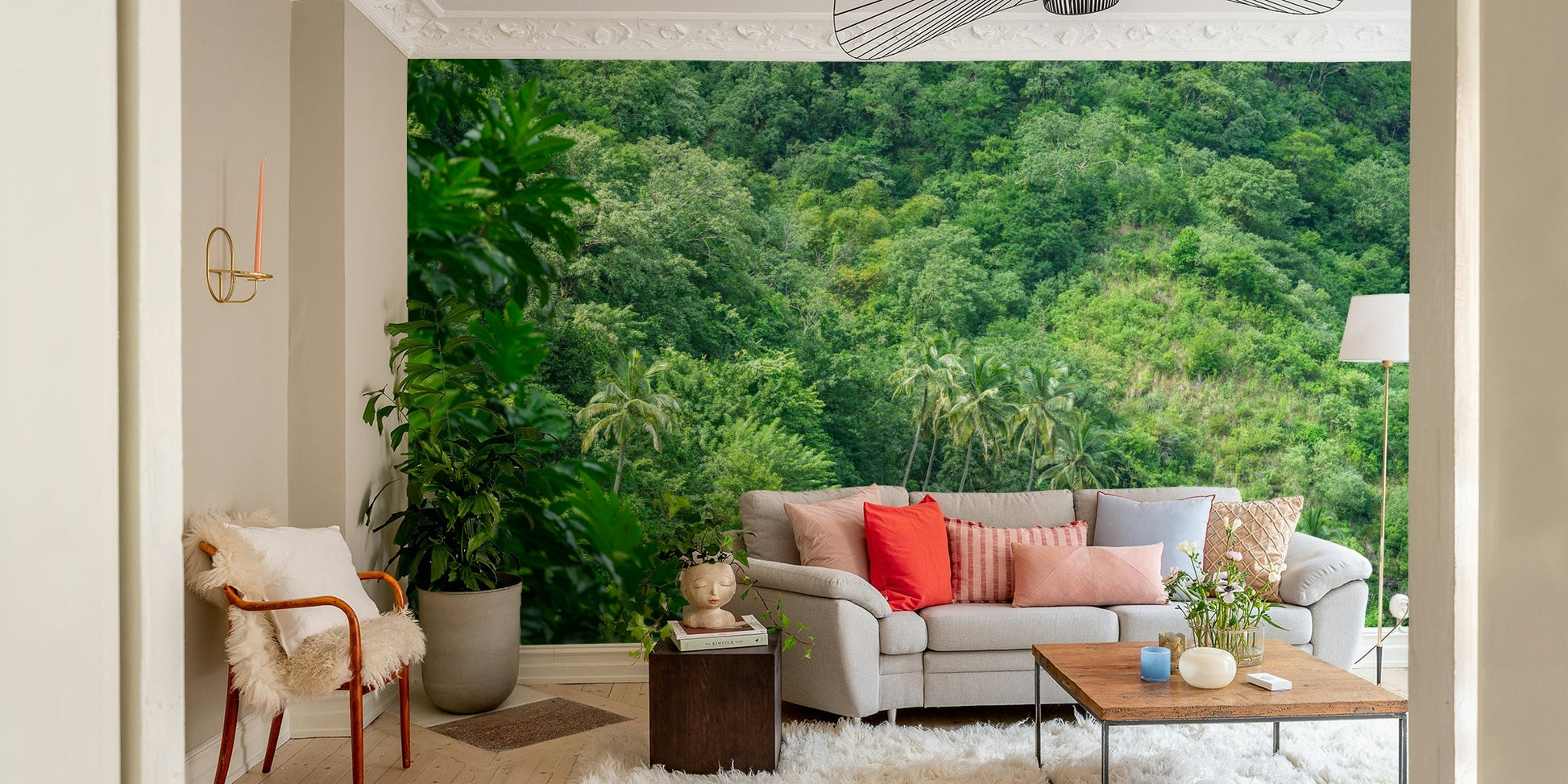 Mural showing palm trees mixed in with other foliage.

