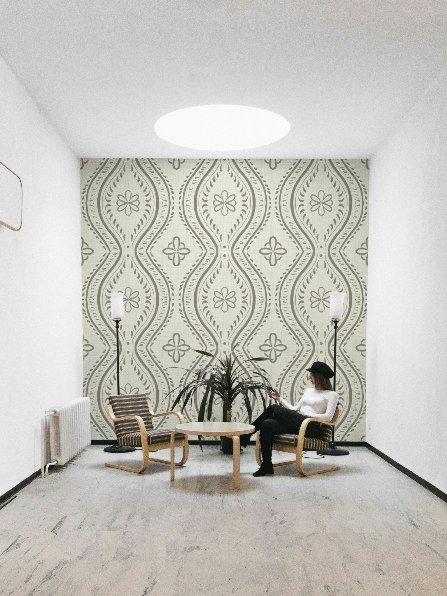 Gentle wallpaper with aged ogee detail

