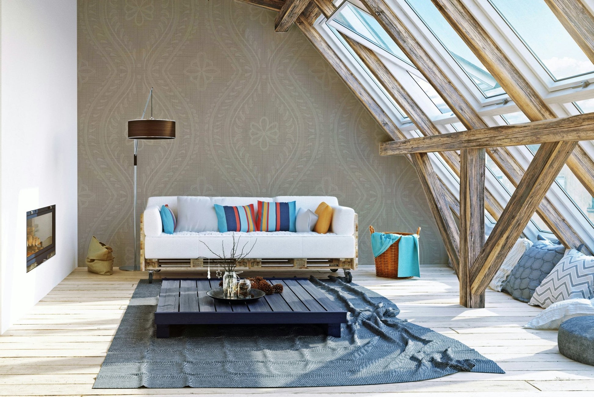 Faded ogee pattern wallpaper with exotic influence

