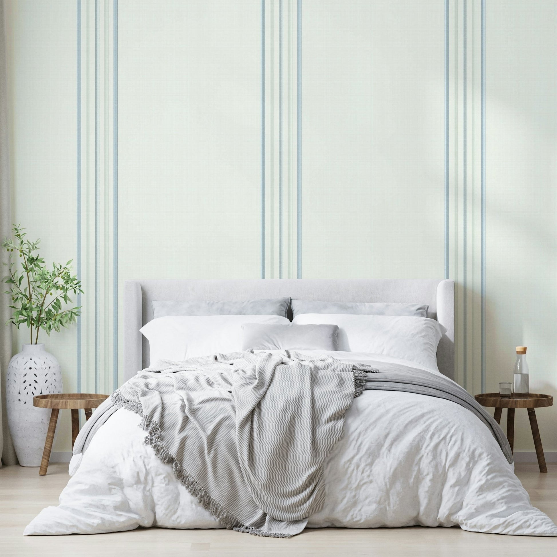 Wallpaper for walls with French charm
