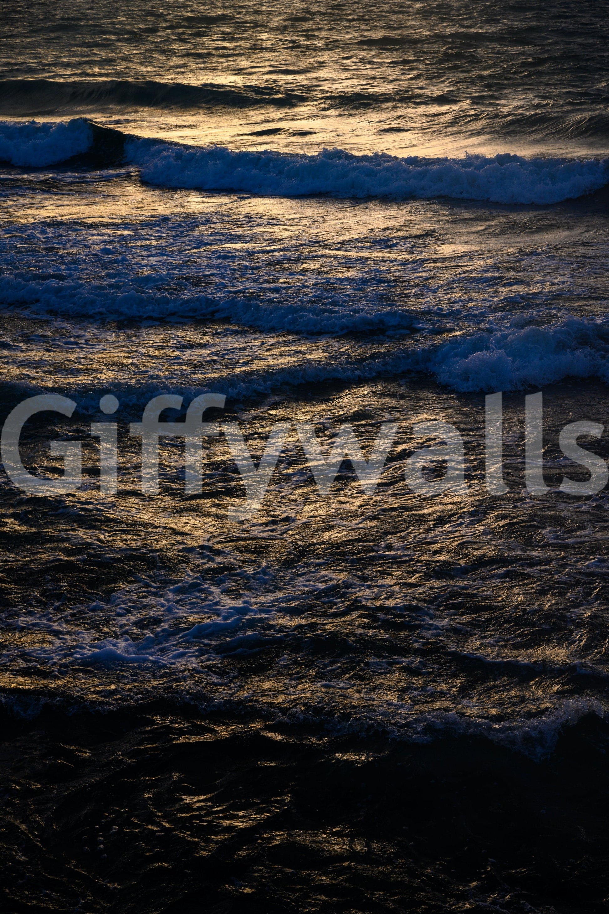 A detail of the warm tones in the rock and water.

