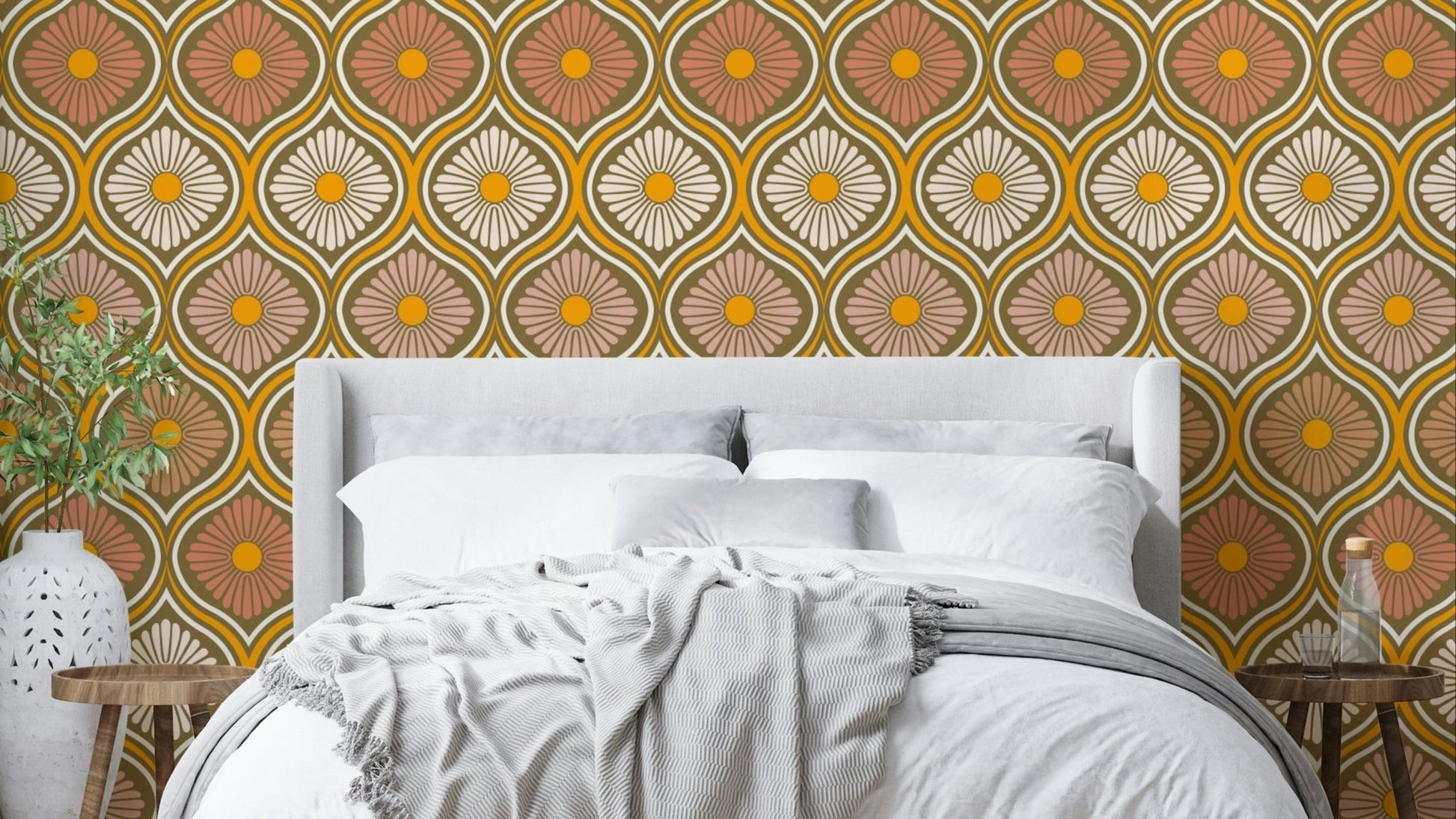A cheerful and vibrant retro wallpaper pattern.
