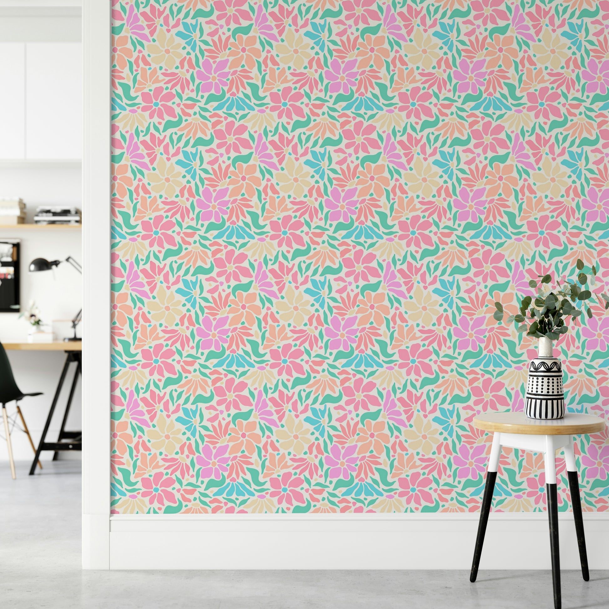 Eye-catching groovy floral wallpaper for statement walls

