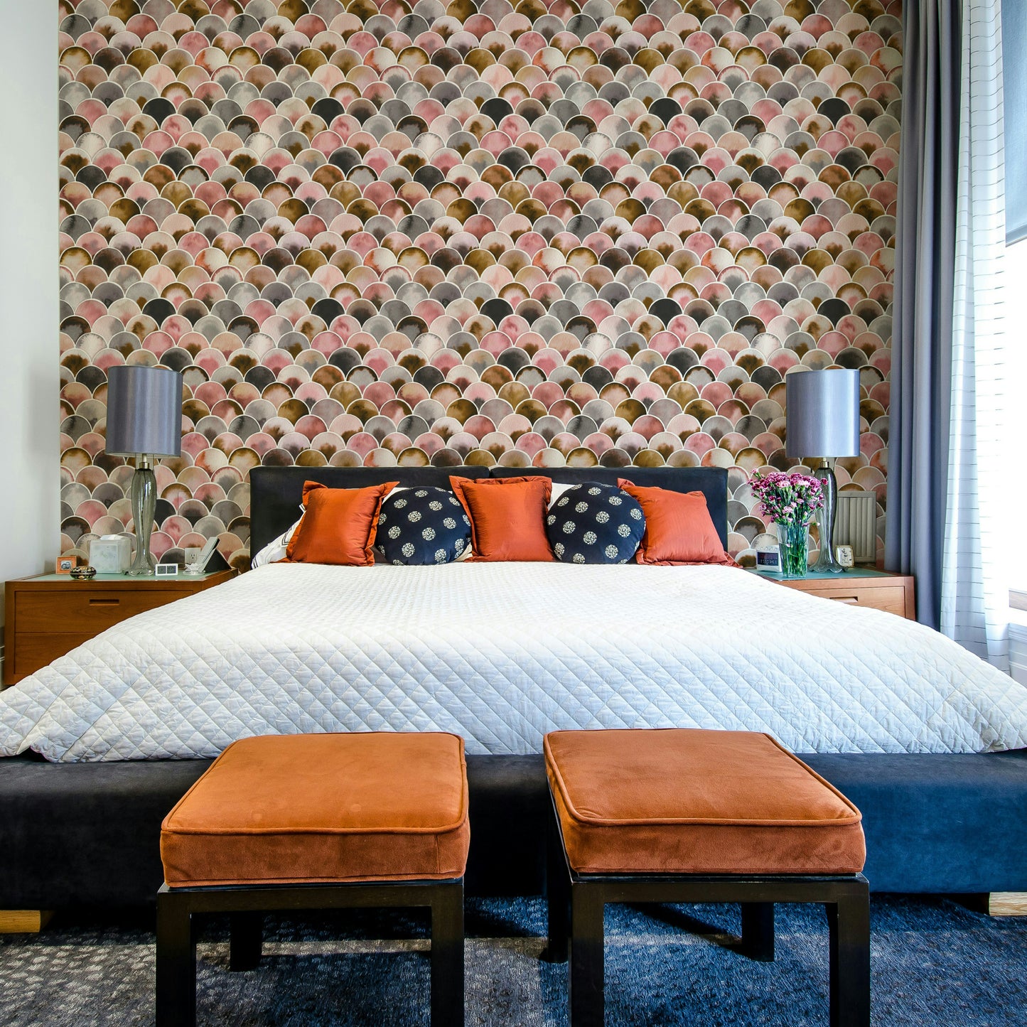 Pink and gold Art Deco pattern on classic wallpaper

