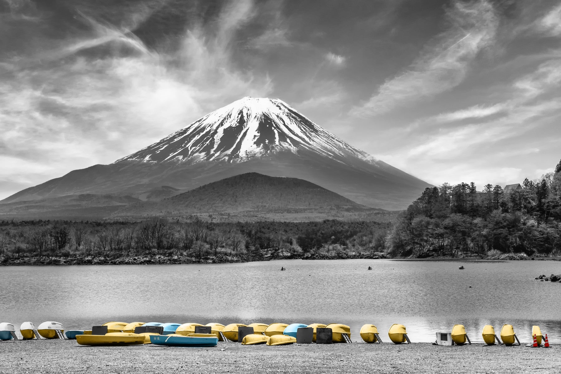 Idyllic Lake Shoji with majestic Mount Fuji | colorkey Wall Mural