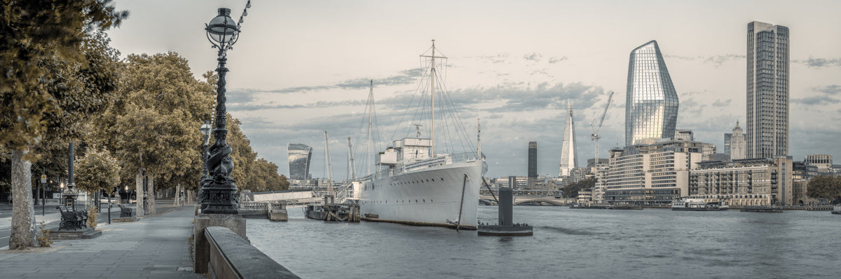 Thames Panorama Wall Mural in your room — zoomed