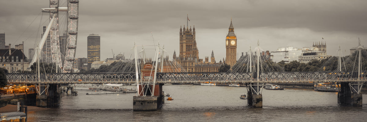 London’s Urban Elegance Wall Mural in your room — zoomed
