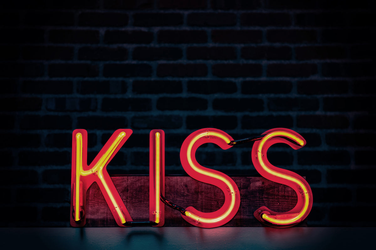Neon Kiss Wall Mural -2226249 in your room — zoomed