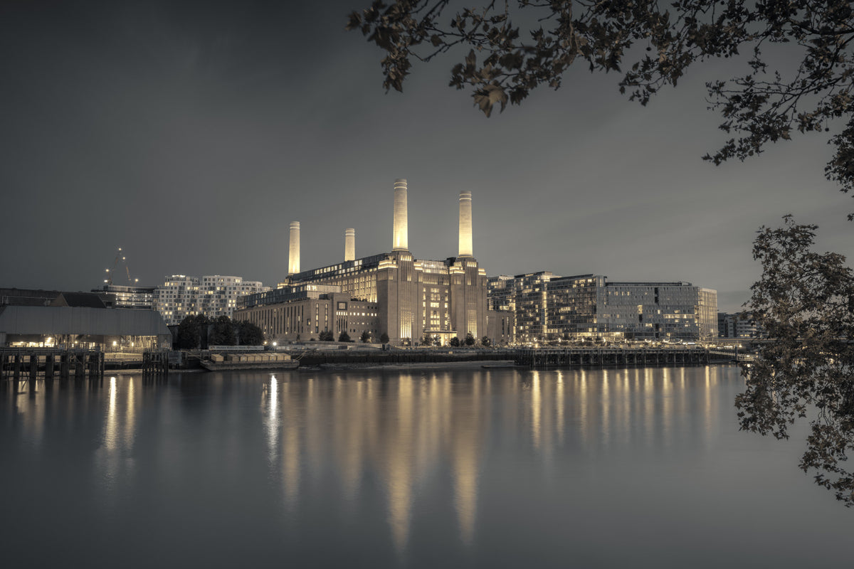 London's Illuminated Icon Wall Mural in your room