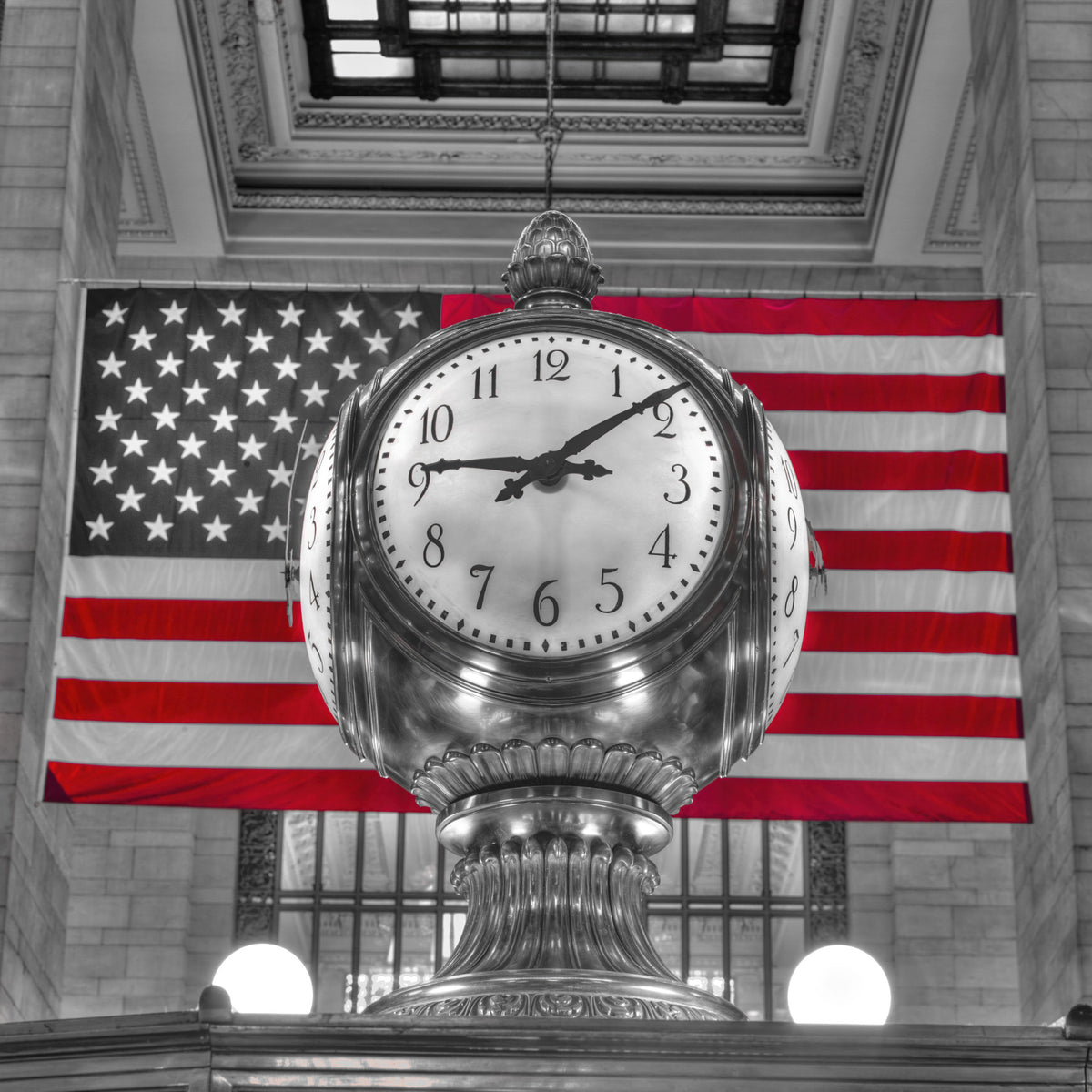 Iconic Grand Terminal Timepiece Wall Mural in your room