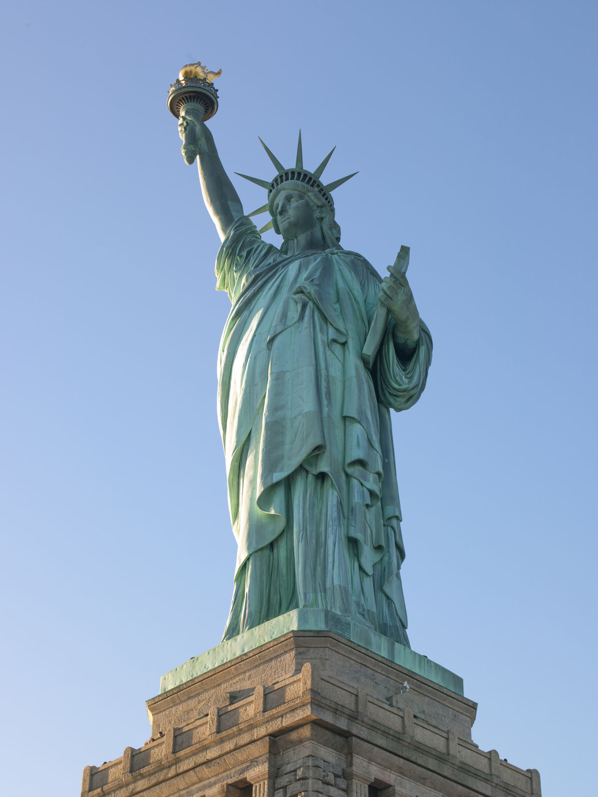 Iconic Lady Liberty Statue Wall Mural in your room