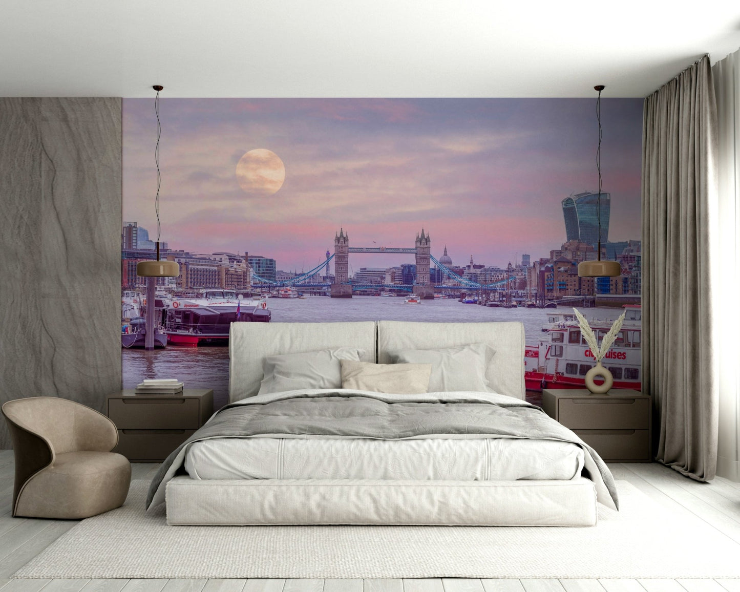 city cruises boats on the river

