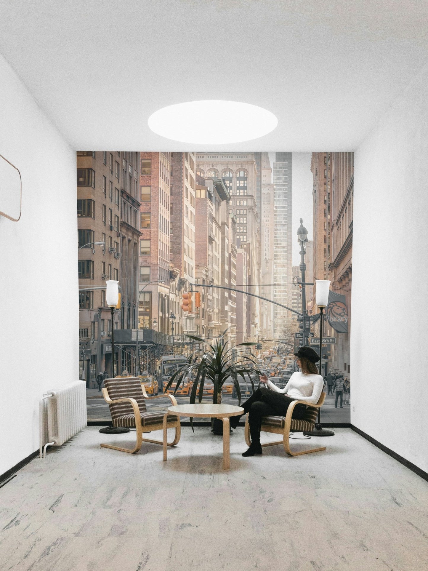 Busy Manhattan street scene.

