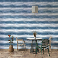 Horizontal blue stripes for a calm, coastal look


