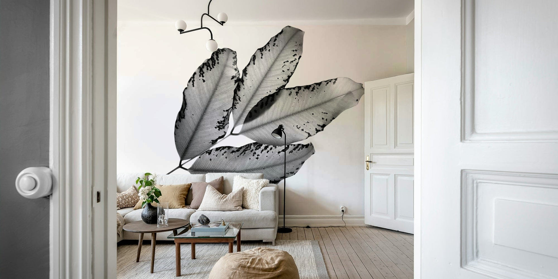 A classic botanical wallpaper for walls.

