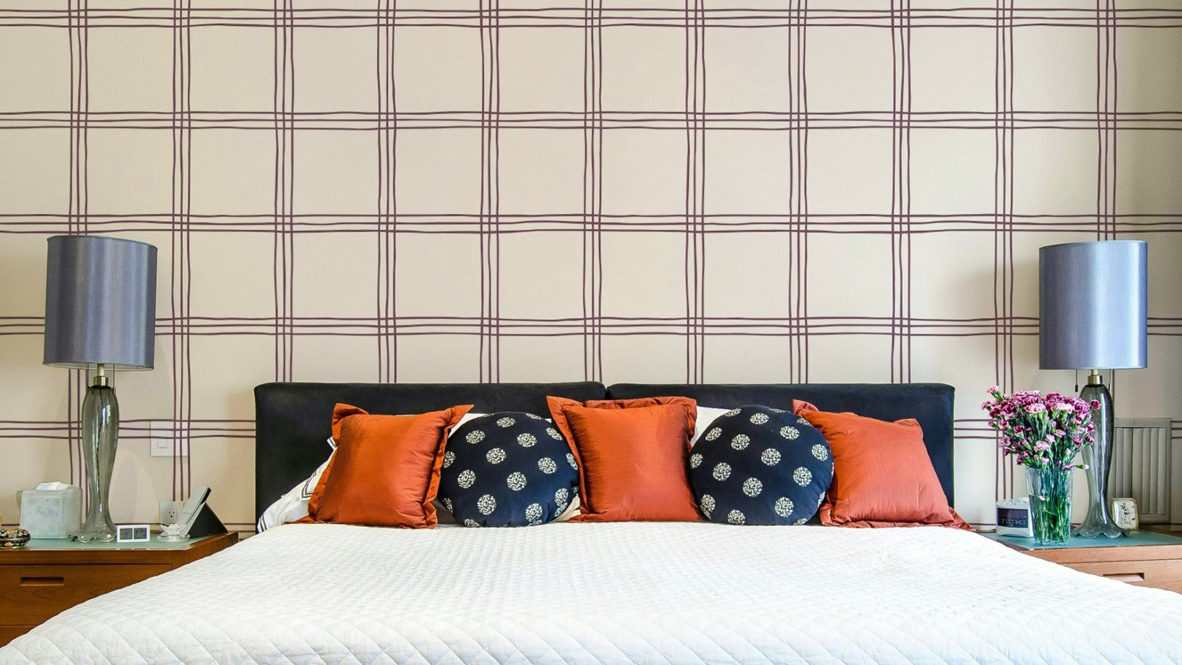 Organic Grid Mauve Beige Wallpaper with soft hand-drawn lines.

