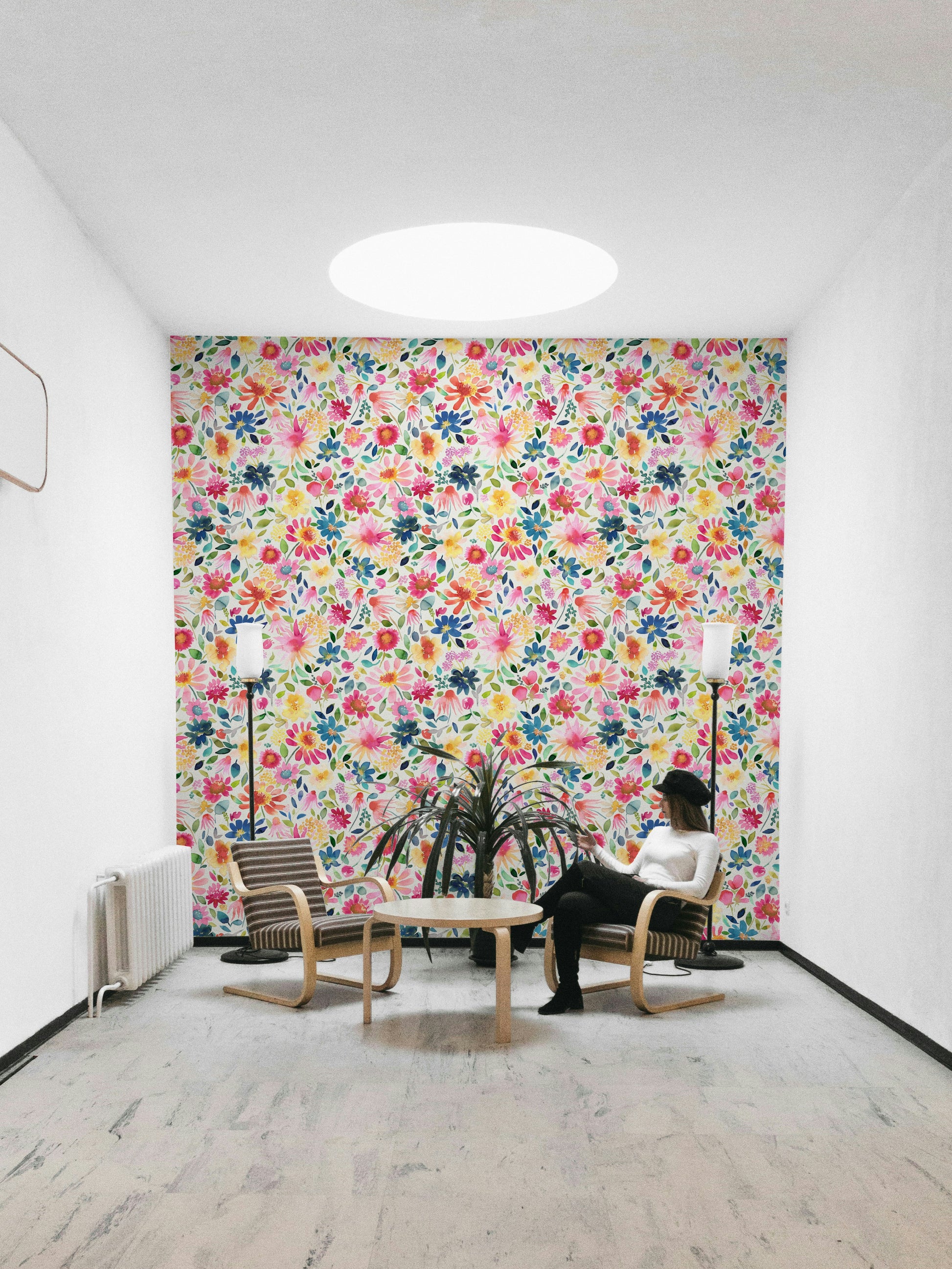 Bright and cheerful spring wallpaper with zinnias and lush leaves.

