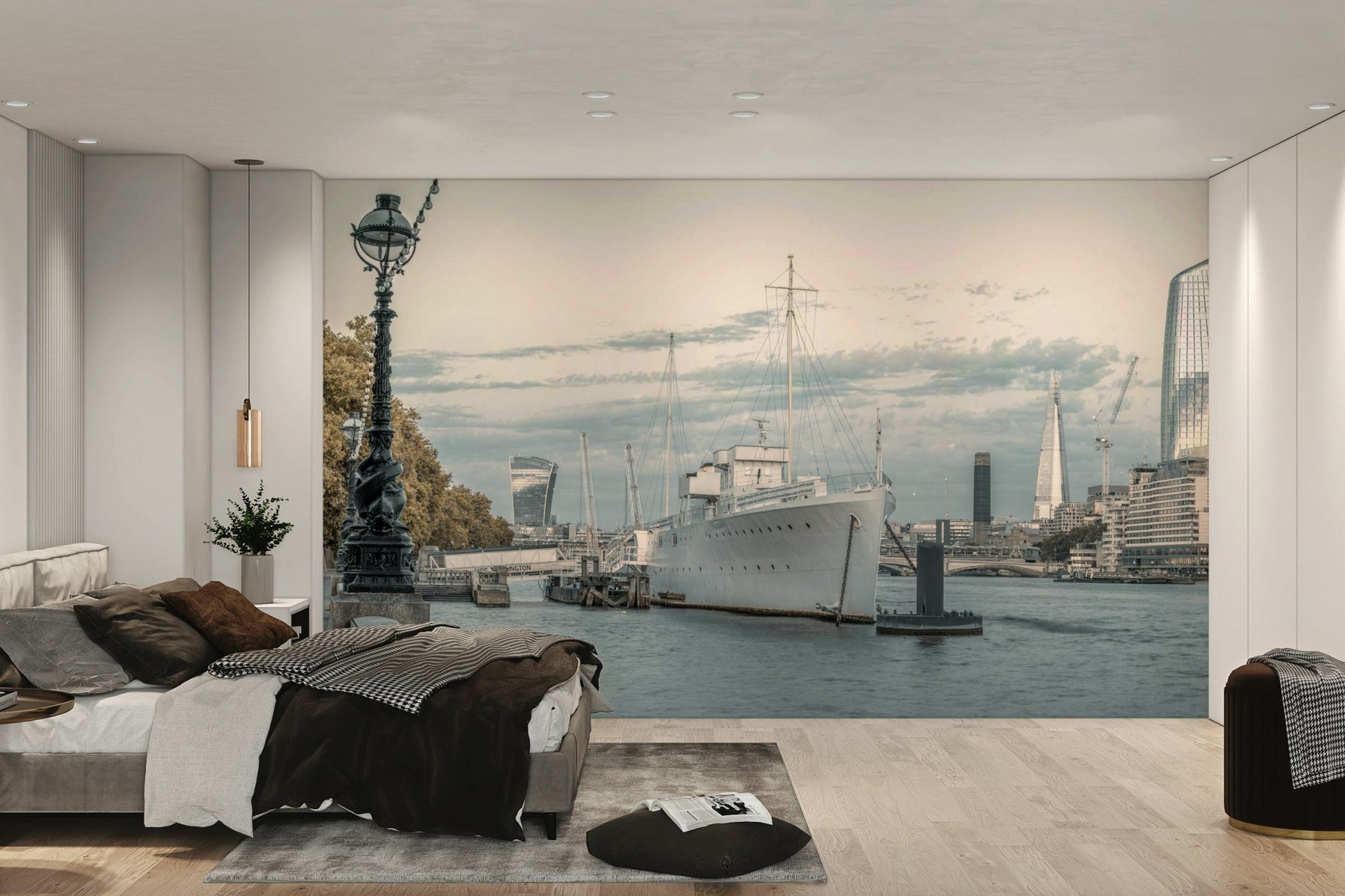 Panoramic view of the London skyline and River Thames.

