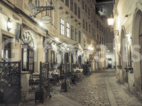 The wallpaper features a subtle, urban pattern.

