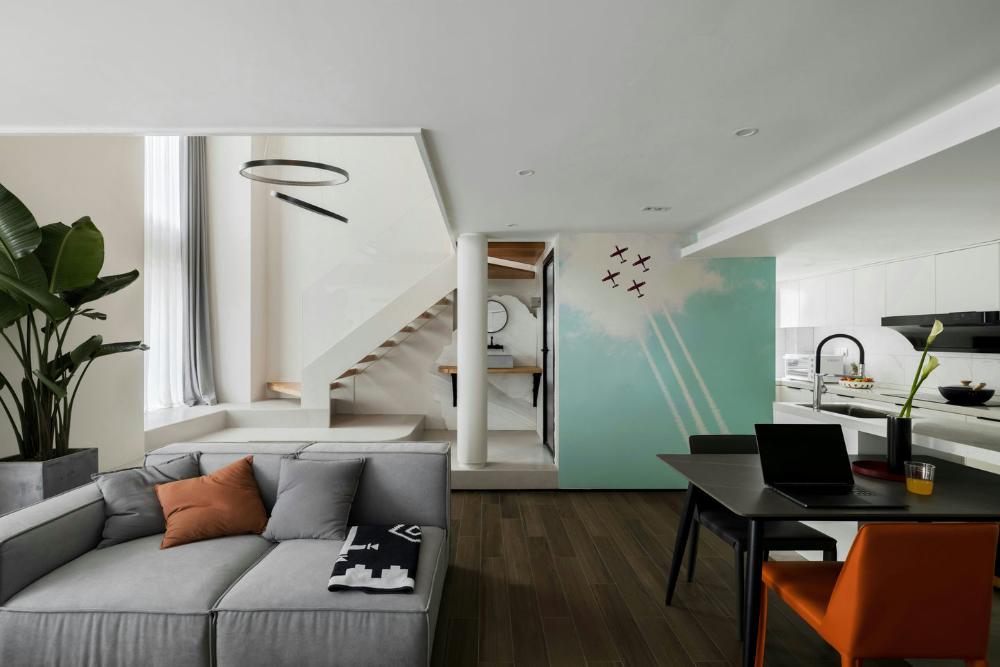 An angled shot of the mural's classic color palette.