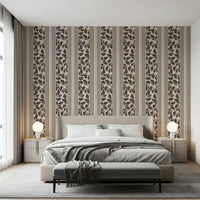 Vintage Trailing Foliage Cream Wallpaper⁠